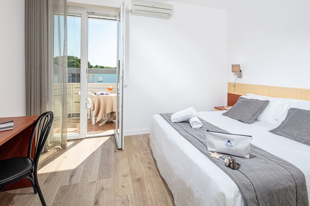 Standard Double Room - Photo 1