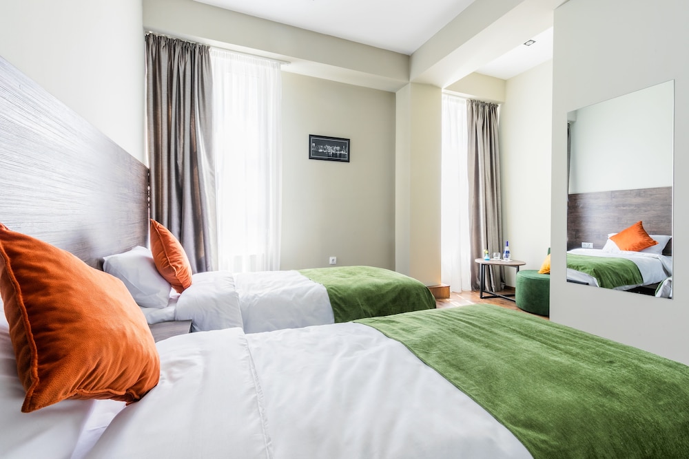 Standard Double or Twin Room, Courtyard View photo 3