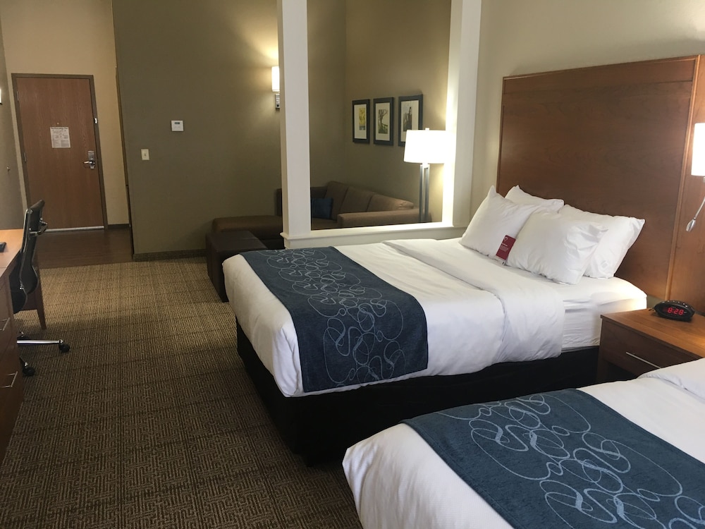Suite, 2 Queen Beds - Photo 5