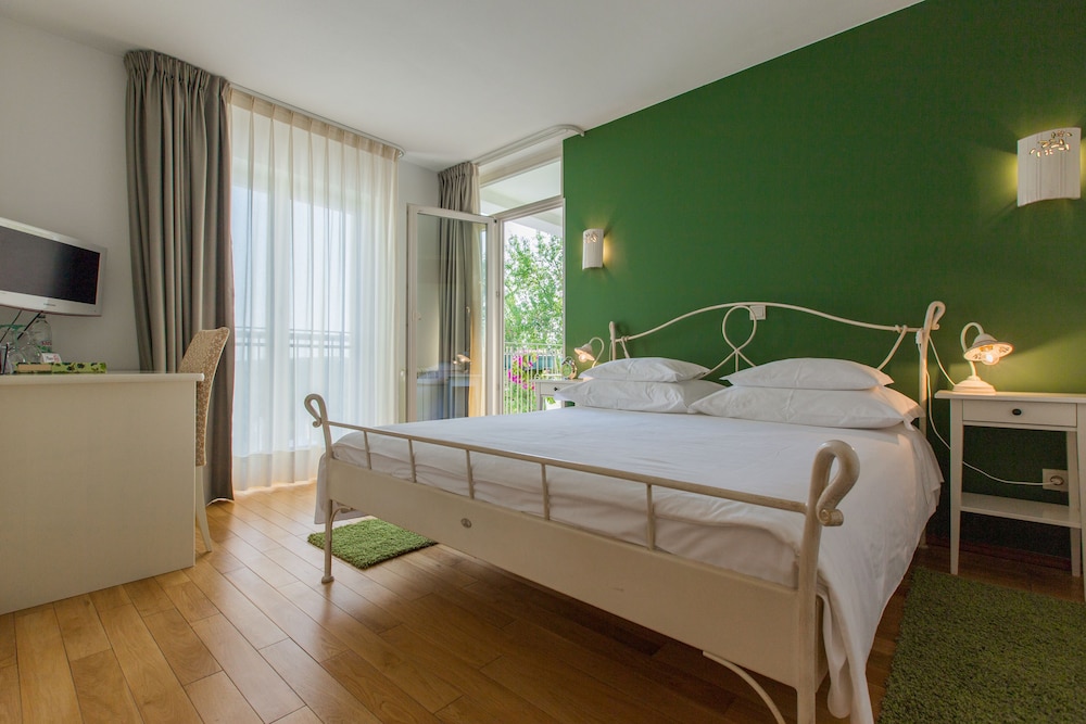 Standard Double Room, Balcony, Sea View - Photo 1