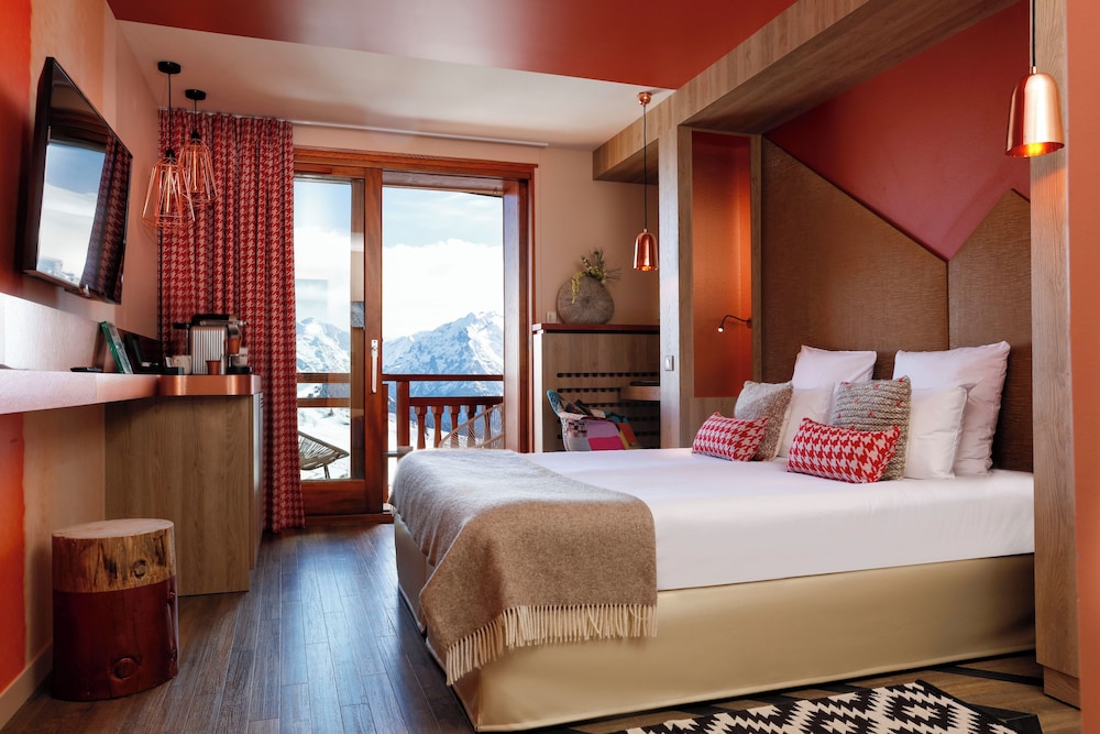 Deluxe Room, 1 King Bed, Mountain View Deluxe Room, 1 King Bed, Mountain View