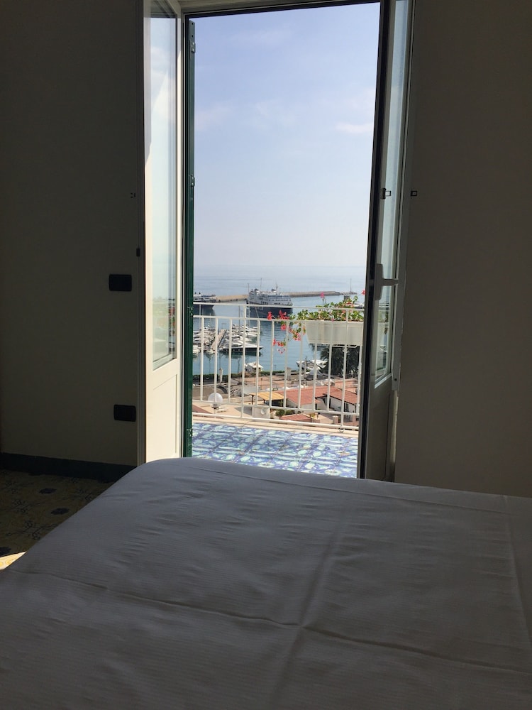 Classic Double Room Single Use, Sea View photo 2