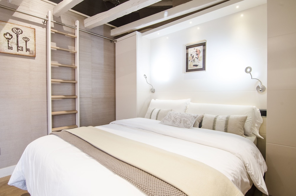 Deluxe Apartment, 1 Queen Bed With Sofa Bed photo 3
