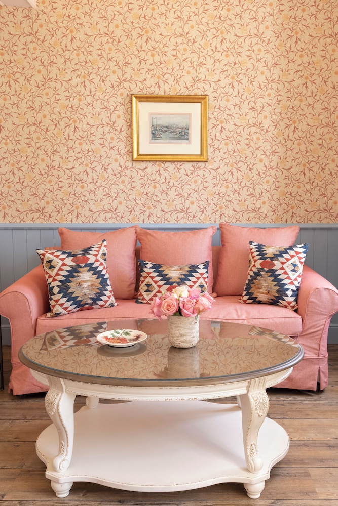 Suite - Photo 9