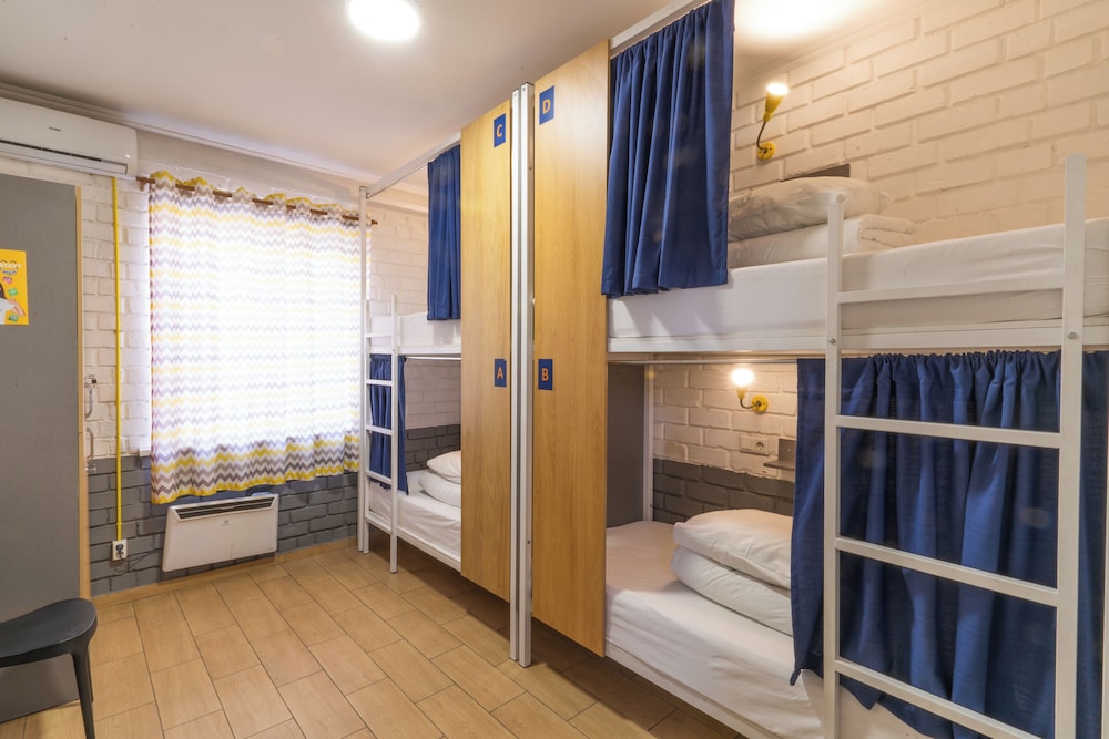 Bed in 6-Bed Male Dormitory Room photo 1