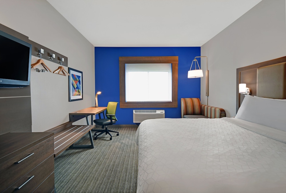 Standard Room, 1 King Bed - Photo 2