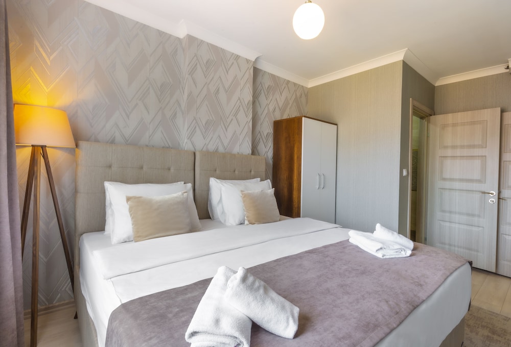 Deluxe Suite - Photo 6