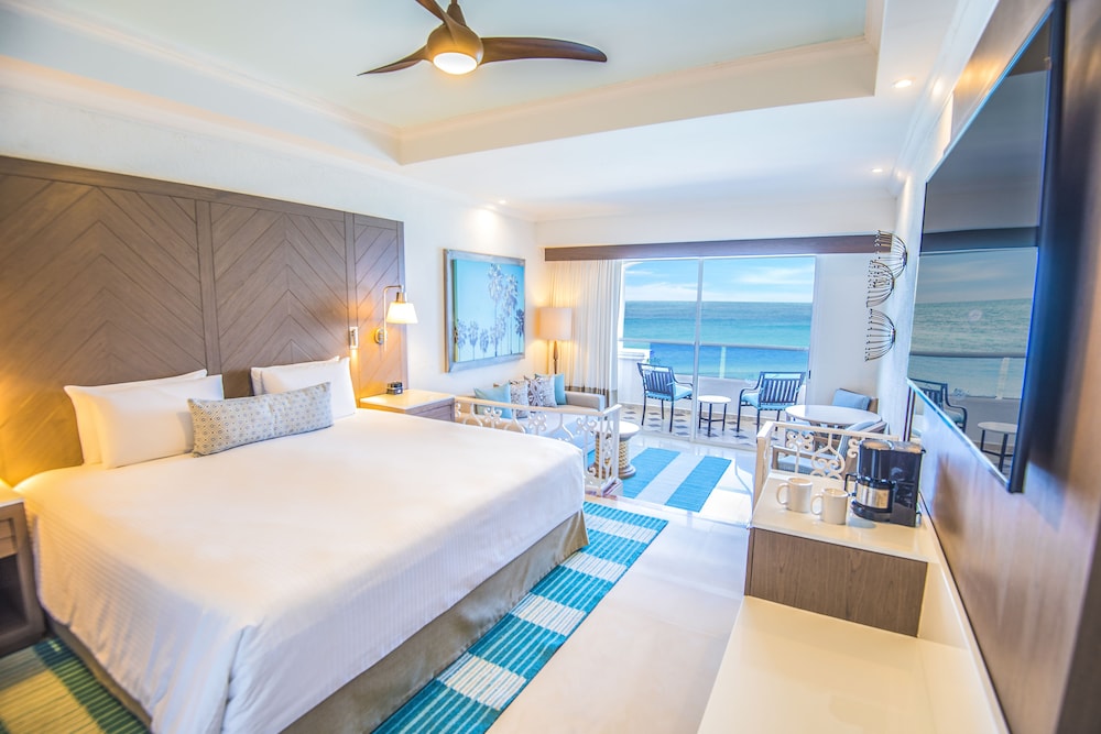 Junior Room, 1 King Bed, Oceanfront