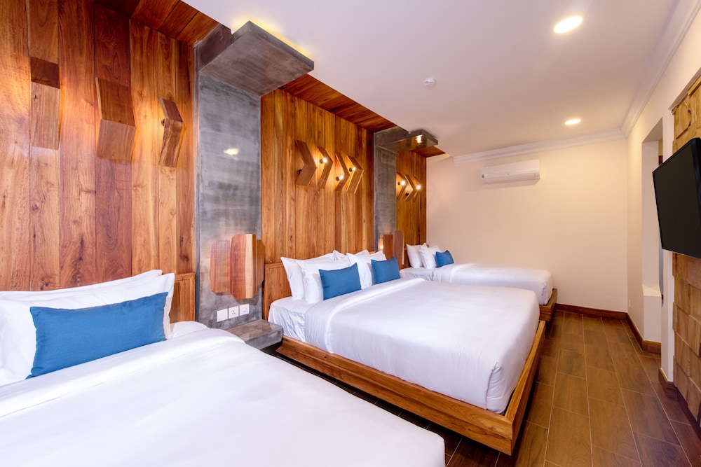 Luxury Family Suite Room - Photo 1