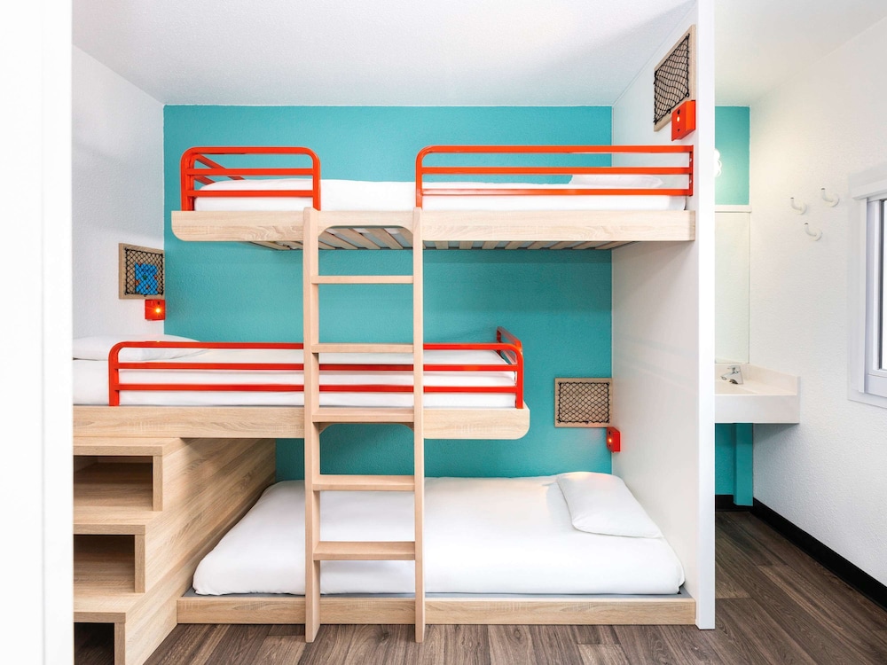 Room, 3 Bunk Beds (Break)