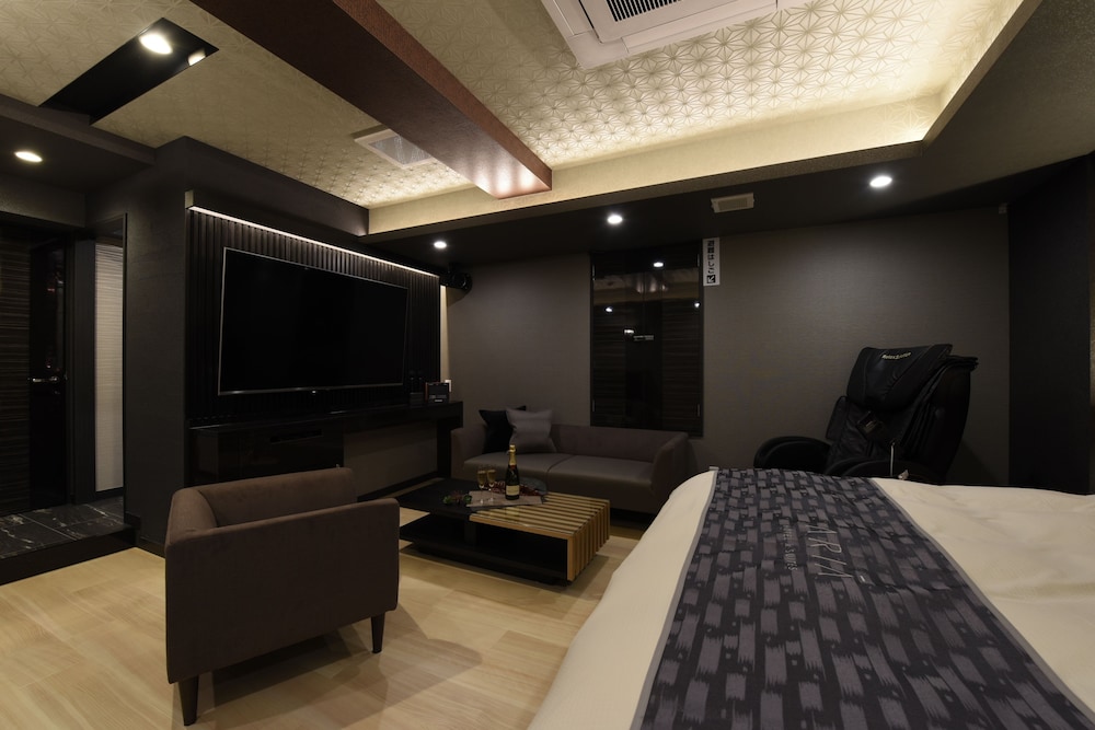 Queen Room photo 2