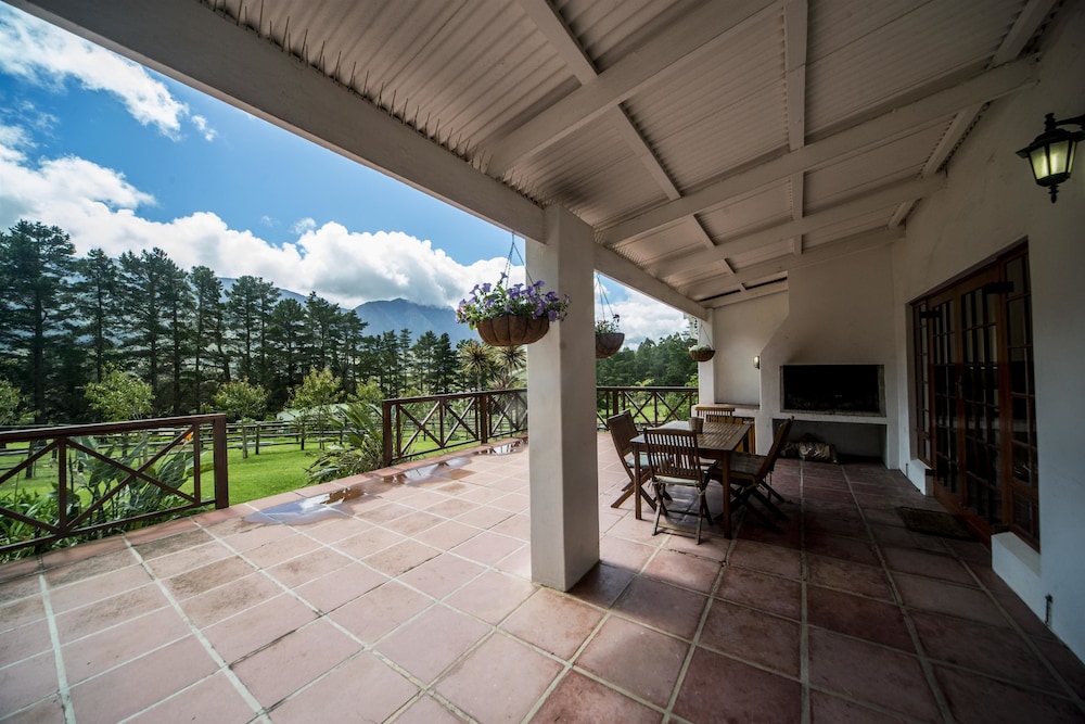 Family Cottage, 3 Bedrooms, Valley View, Mountainside photo 2