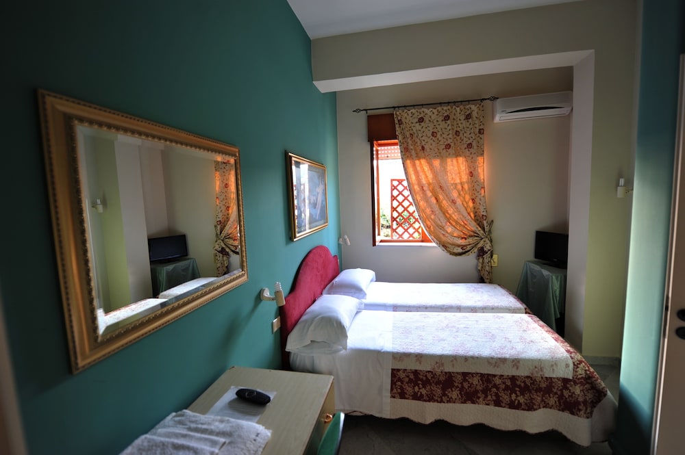 Quadruple Room, Lake View