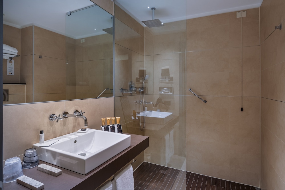 Standard Double Room Single Use - Photo 4