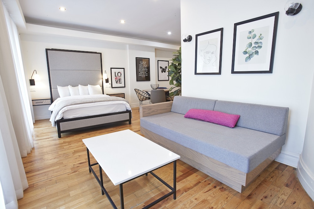 Executive Room, 1 Queen Bed with Sofa bed thumbnail 6