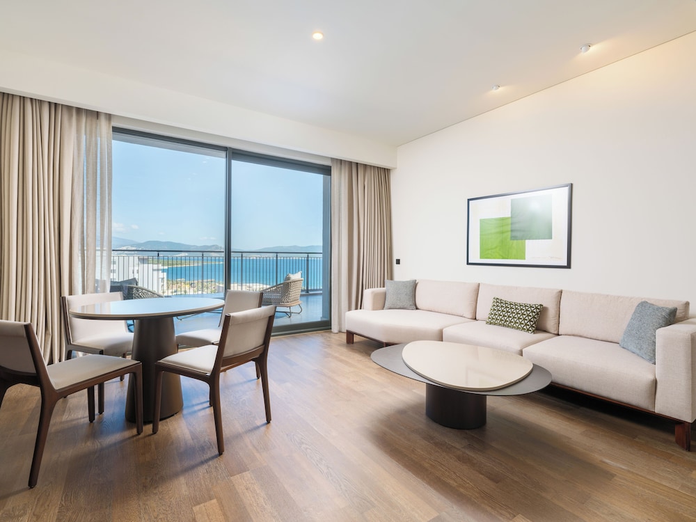 Penthouse Suite with 2 Bedrooms Sea View 2+1 Room (Community Zone)
