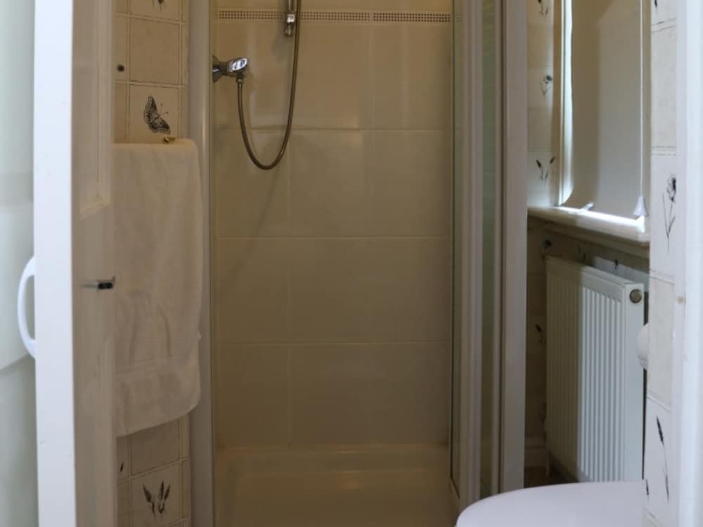 Double or Twin Room, Ensuite - Photo 12