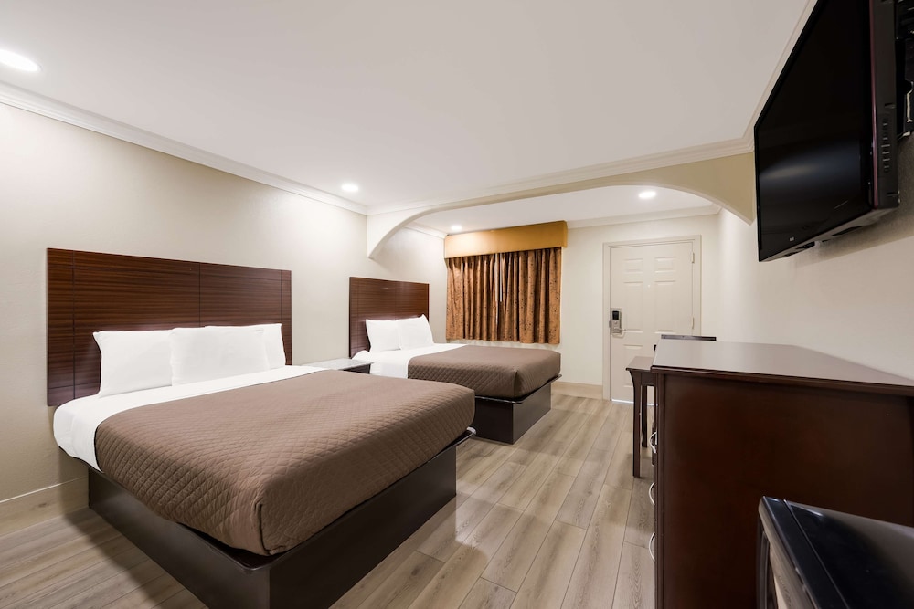 Room, 2 Queen Beds, Accessible, Non Smoking - Photo 2