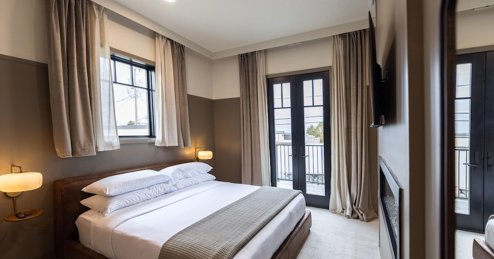 Exclusive Suite, 1 King Bed, Hot Tub - Photo 17