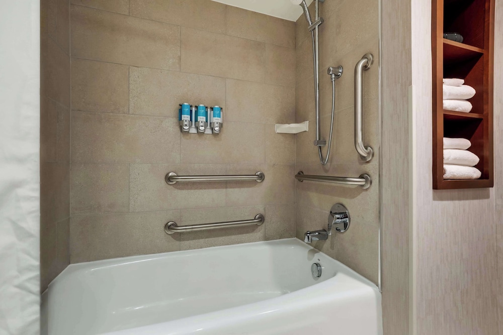 Suite, 2 Queen Beds, Accessible, Refrigerator & Microwave (Sofabed, Tub, Upper Floor) - Photo 5