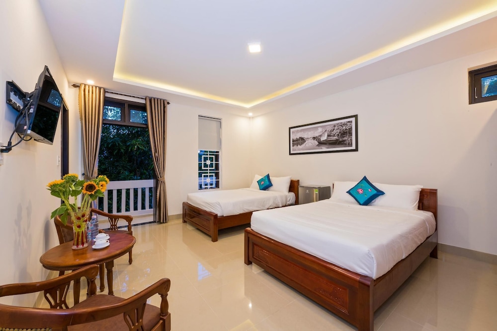 Family Room, Balcony, Garden View