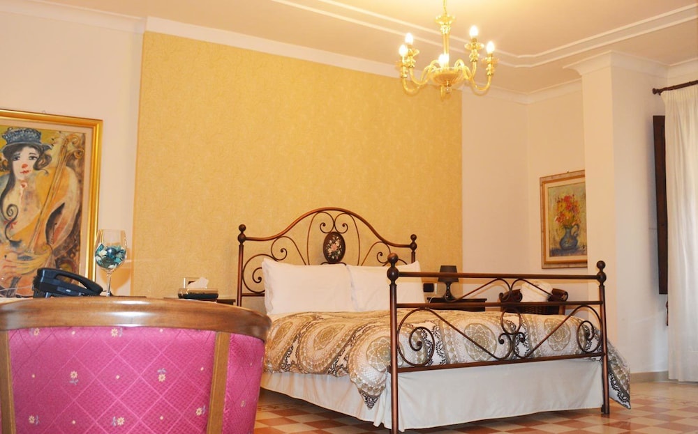 Triple Room (Attic)
