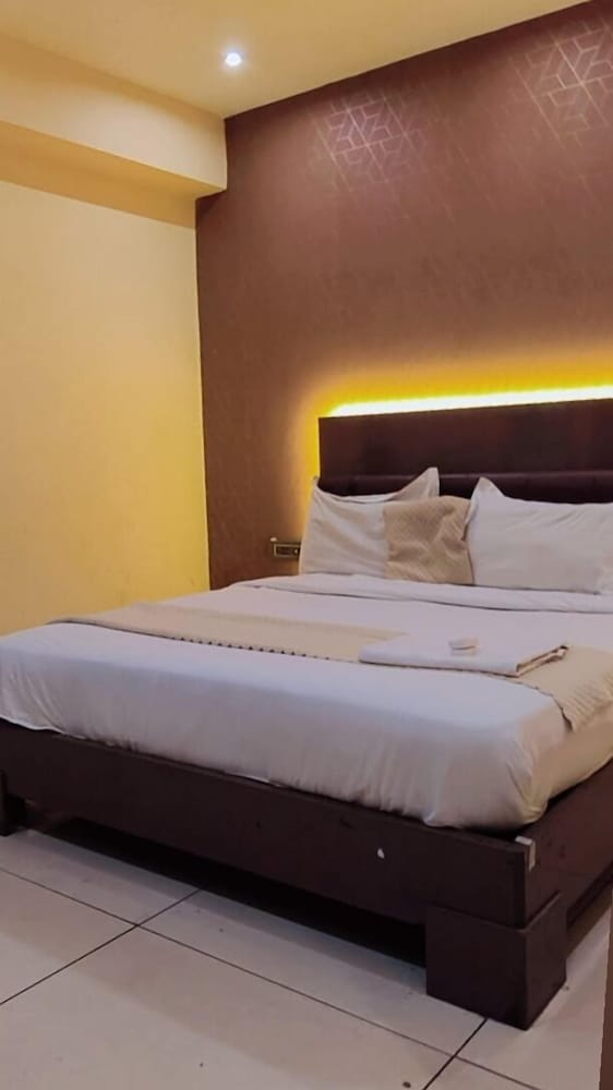 Deluxe Double Room, City View