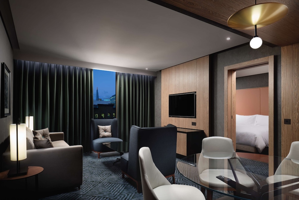 Basic Room, 1 King Bed, Accessible