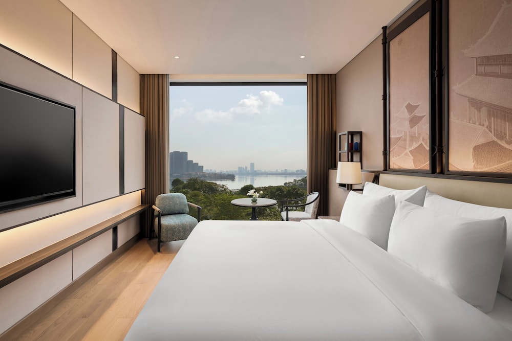 Superior Room, 1 King Bed