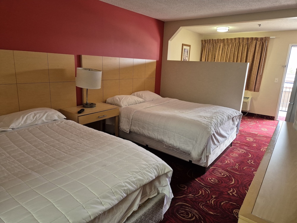 Suite, 2 Queen Beds - Photo 8