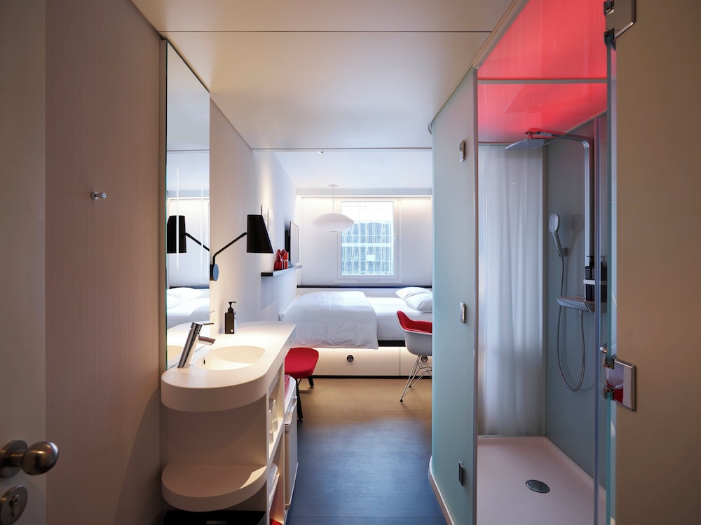 Room, 1 King Bed (High Floor) photo 2