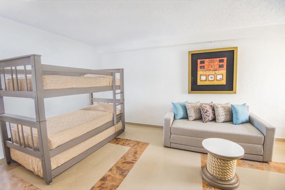 Sun Club Master Suite Ocean Front King