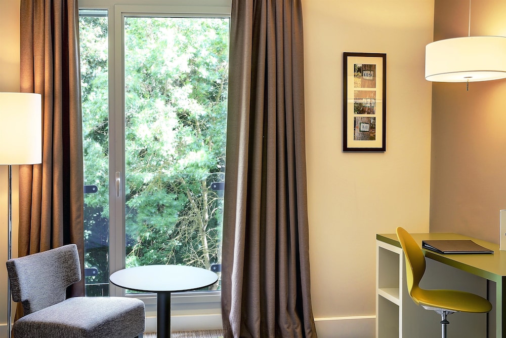 Standard Room, 1 King Bed, Non Smoking (Forest) - Photo 3