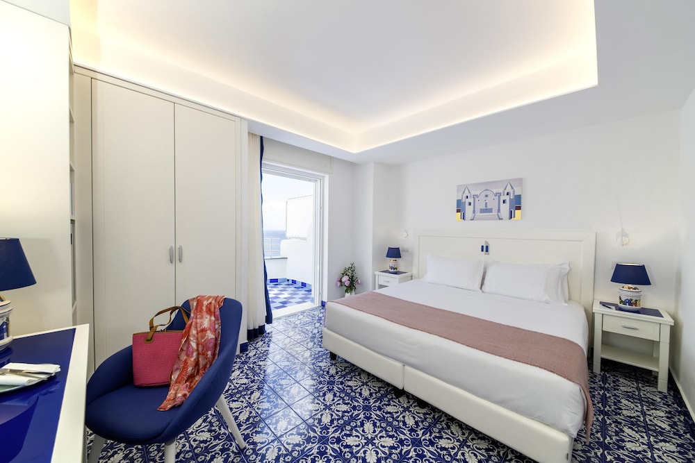 Deluxe Room, 1 King Bed, Terrace, Sea View