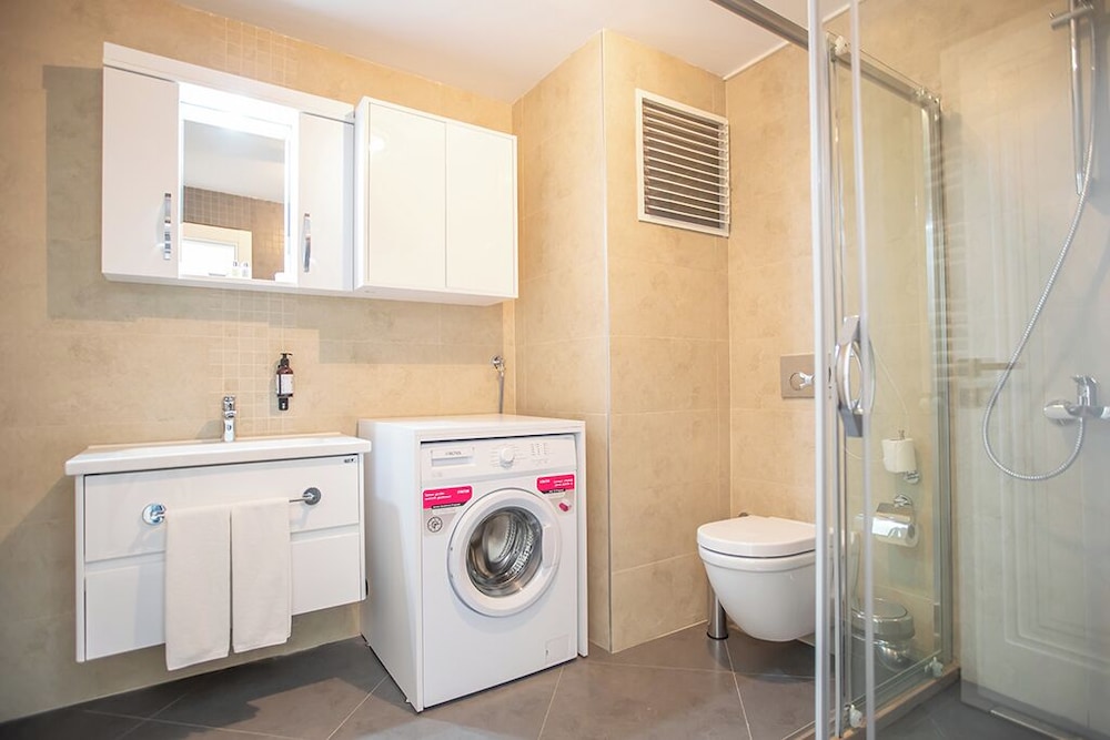 Executive Serviced Apartments with One King and Two Single Beds and a Private Balcony photo 3
