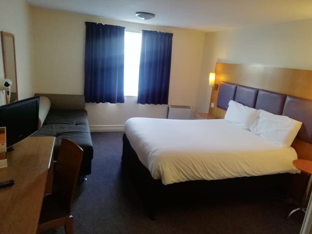 Double Room, Non Smoking - Photo 2