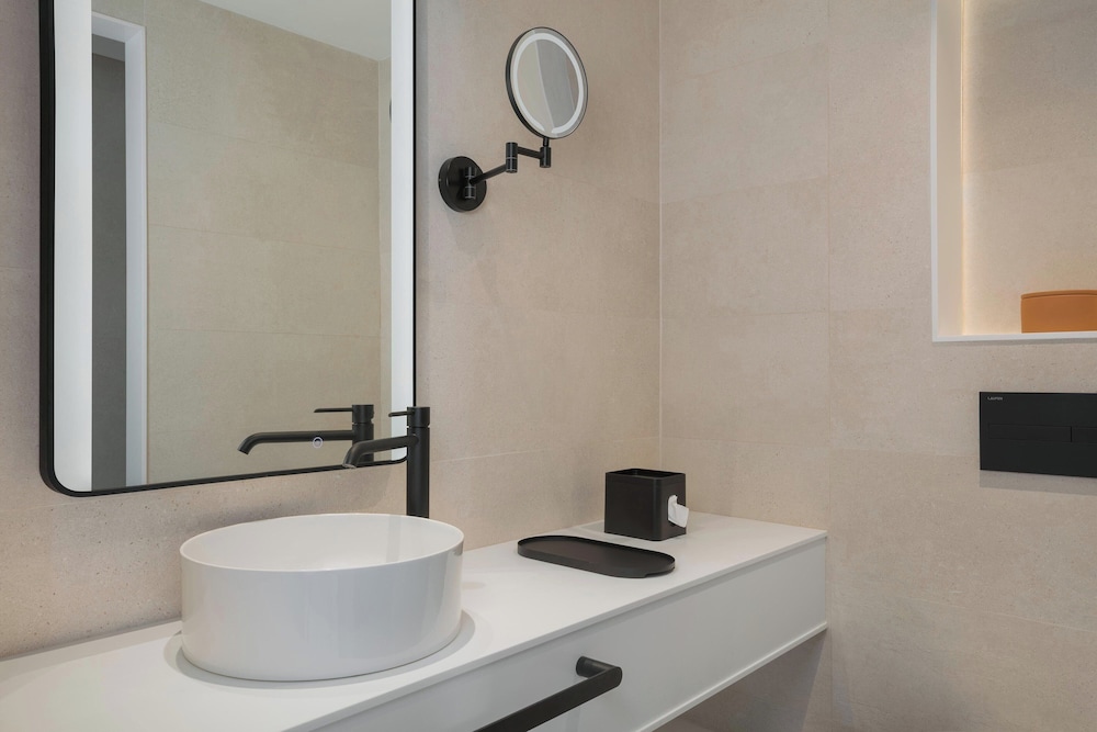 Deluxe Room, 2 Twin Beds, Sea View - Photo 10