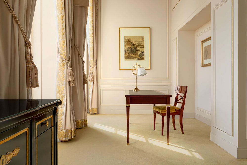 Duplex Eiffel View Suite 1 King thumbnail 6