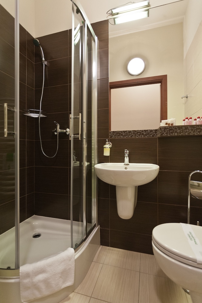 Standard Double or Twin Room - Photo 2