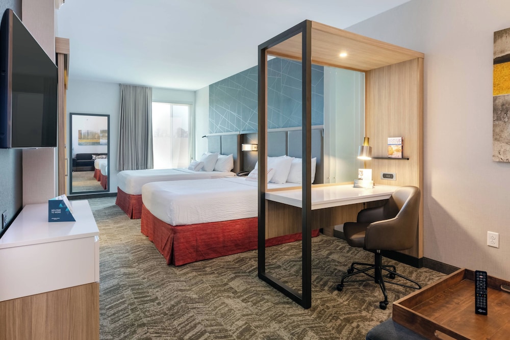 Suite, 2 Queen Beds (Mobility Accessible, Tub) photo 3