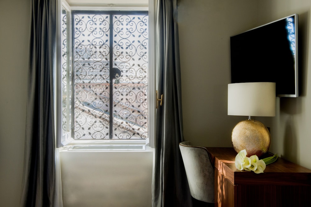 Annex Suite with Private Terrace Pantheon View