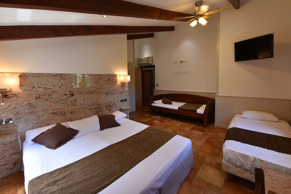Twin Room - Photo 3