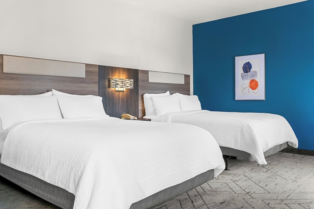 Suite, 2 Queen Beds, Accessible (Communication, Mobil, Transfer Shower) - Photo 2