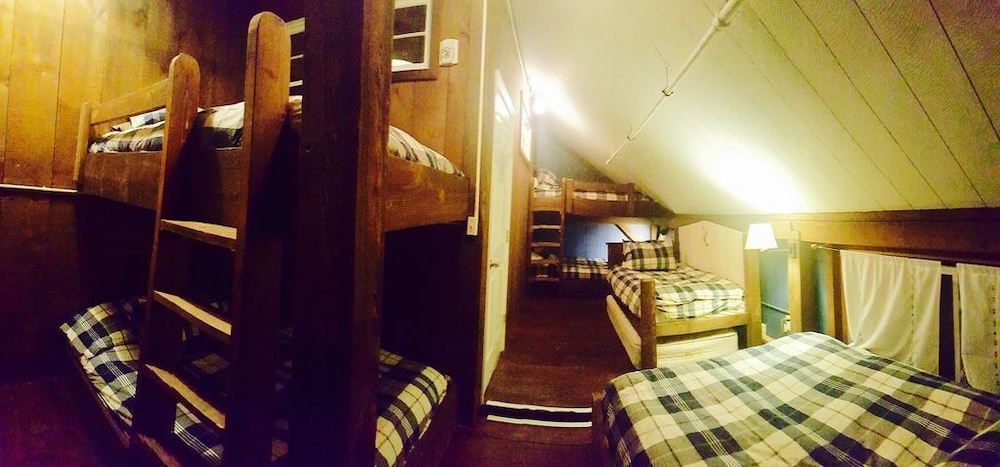 Apartment, Multiple Beds (Secluded 6 Acre Property - Large Grou) photo 3