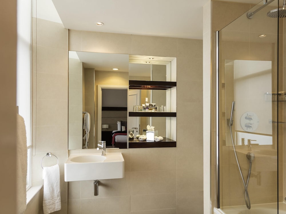 Suite - Photo 1