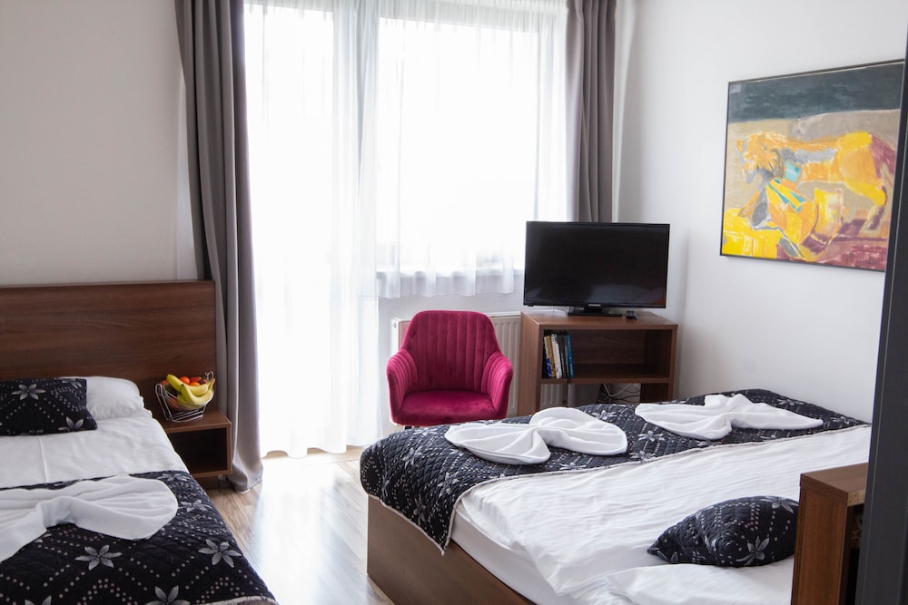 Triple Room, 1 Bedroom, Ensuite, City View photo 1
