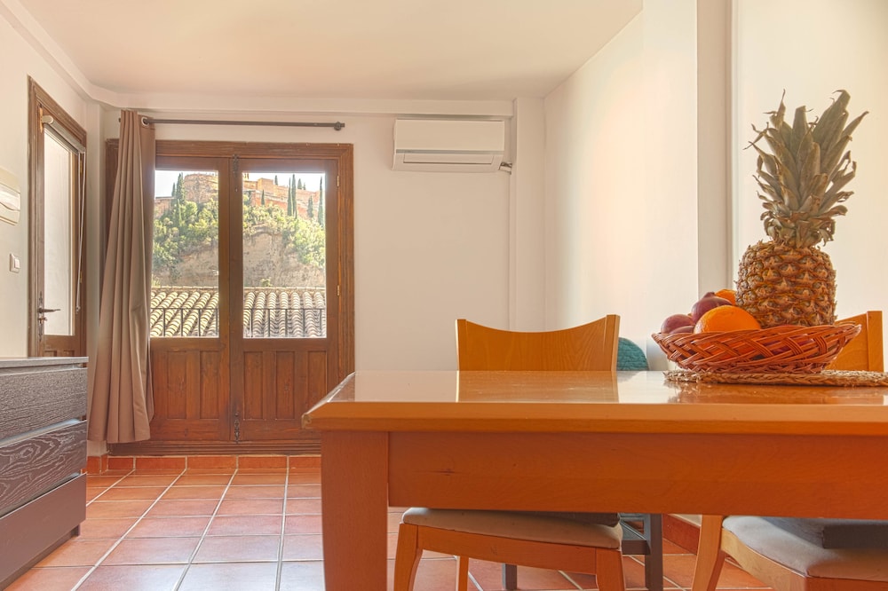 Apartamento, 2 habitaciones, terraza (Vista a la Alhambra - Primer Piso)