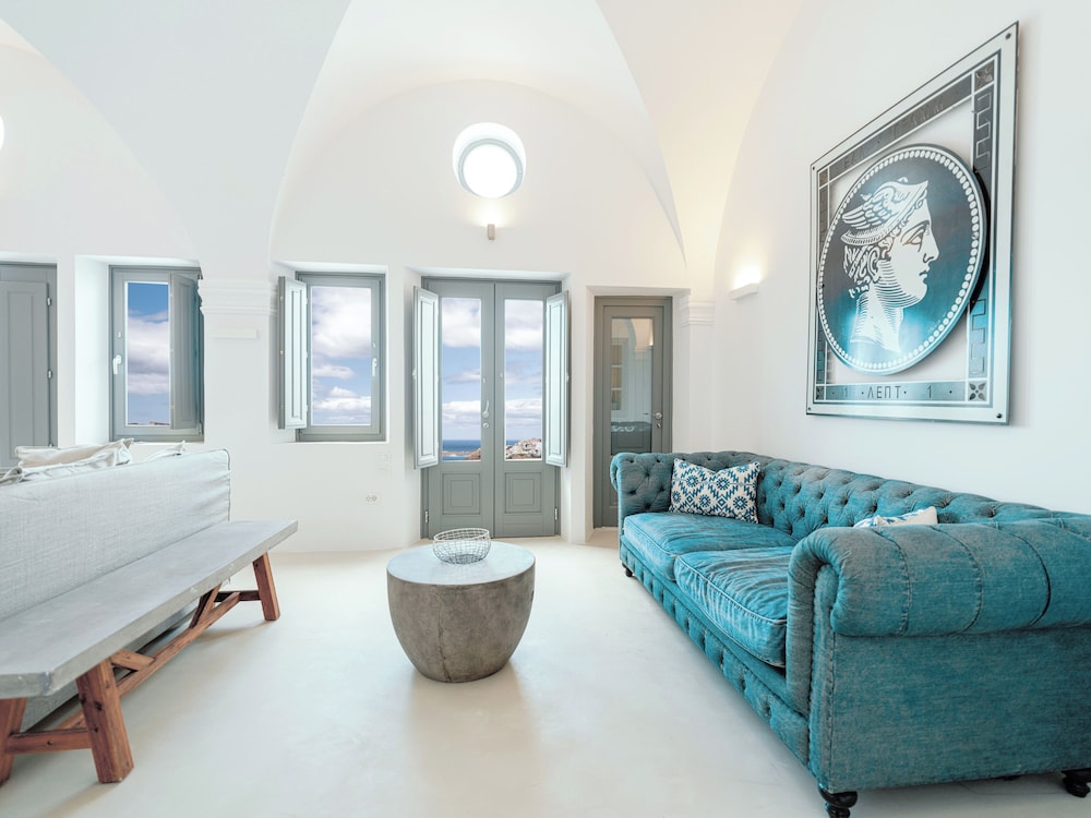 The Collector's Villa with Hot Tub & Caldera View - Photo 3