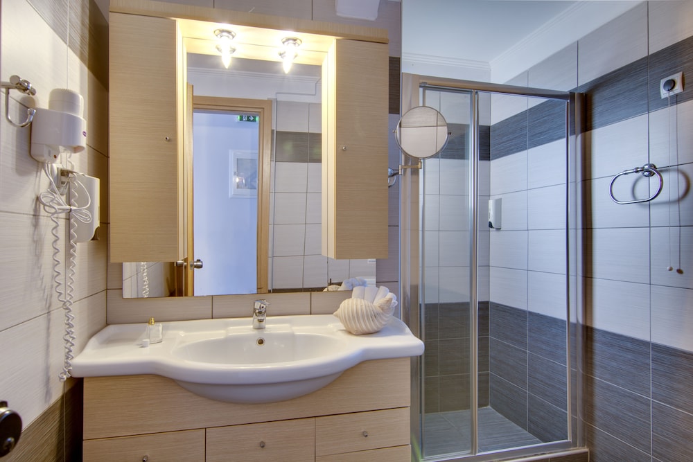 Superior Double Room with Balcony and Sea View - Photo 6