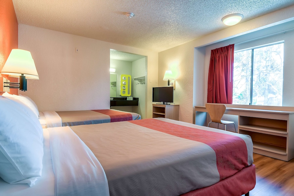 Standard Room, 2 Double Beds, Non Smoking photo 2